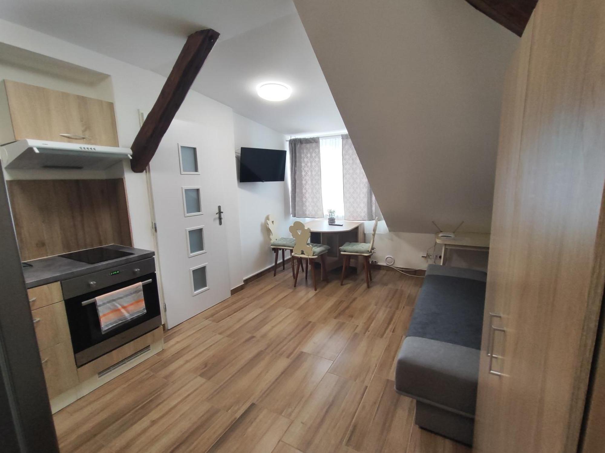 Kralovak Apartment Kraluv Dvur Luaran gambar