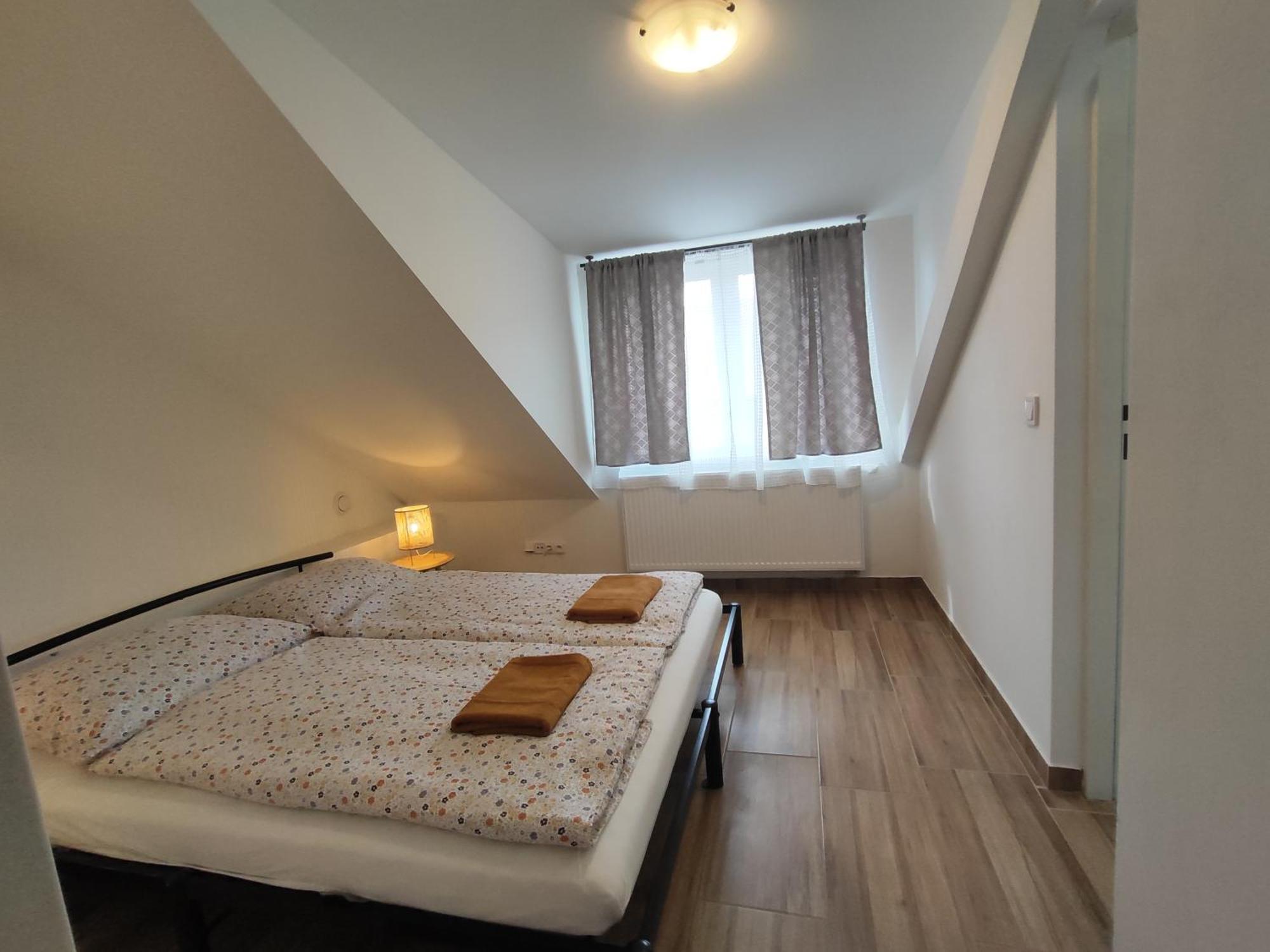 Kralovak Apartment Kraluv Dvur Luaran gambar
