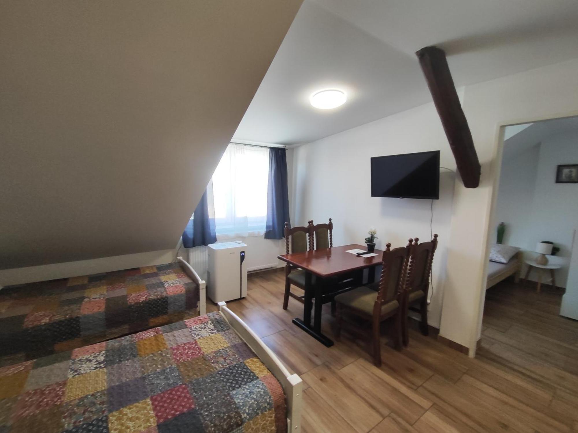 Kralovak Apartment Kraluv Dvur Luaran gambar